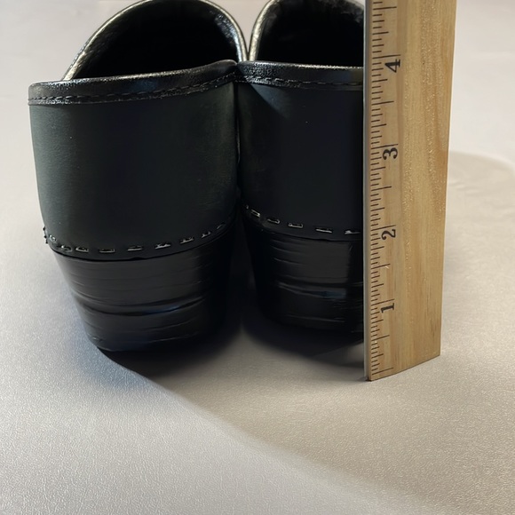 Sanita Women’s Clogs Slip-On Closed Back Leather Upper Size 38 Used PreOwned - Picture 6 of 17